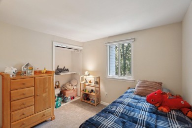 Move right into this 3 bedroom, 2.5 bath end-unit condo in a on Blue Ridge Golf Club in New York - for sale on GolfHomes.com, golf home, golf lot