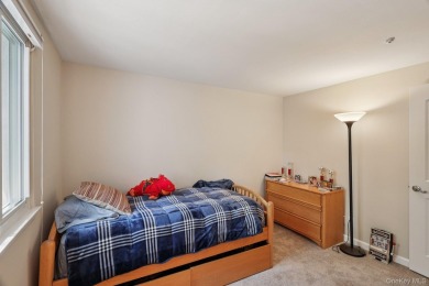 Move right into this 3 bedroom, 2.5 bath end-unit condo in a on Blue Ridge Golf Club in New York - for sale on GolfHomes.com, golf home, golf lot