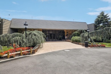 Move right into this 3 bedroom, 2.5 bath end-unit condo in a on Blue Ridge Golf Club in New York - for sale on GolfHomes.com, golf home, golf lot