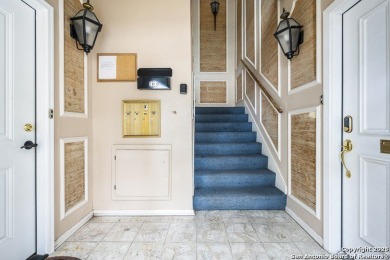 Come see this beautiful 3-bedroom, 2-bath condominium with on Oak Hills Country Club in Texas - for sale on GolfHomes.com, golf home, golf lot