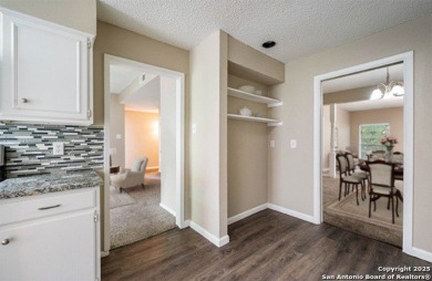 Come see this beautiful 3-bedroom, 2-bath condominium with on Oak Hills Country Club in Texas - for sale on GolfHomes.com, golf home, golf lot