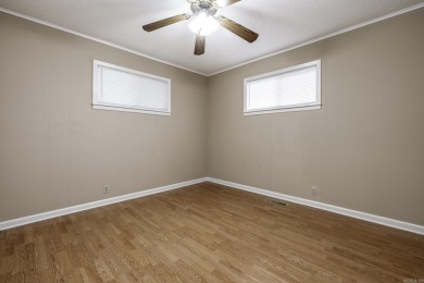 Immaculate updated ranch boasting 3 bedrooms, plus craft room on DeSoto Golf Course in Arkansas - for sale on GolfHomes.com, golf home, golf lot