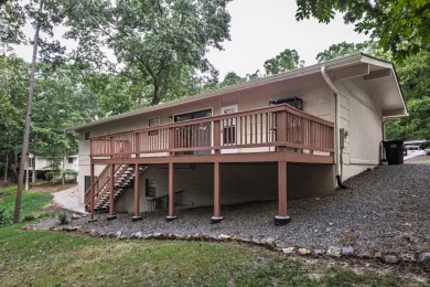 Immaculate updated ranch boasting 3 bedrooms, plus craft room on DeSoto Golf Course in Arkansas - for sale on GolfHomes.com, golf home, golf lot