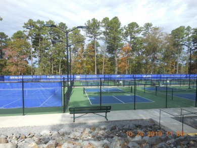 Immaculate updated ranch boasting 3 bedrooms, plus craft room on DeSoto Golf Course in Arkansas - for sale on GolfHomes.com, golf home, golf lot