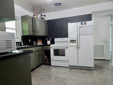 Charming 3-Bedroom, 2-Bath Home with Golf Course Views!
Welcome on Babe Zaharias Golf Course in Florida - for sale on GolfHomes.com, golf home, golf lot