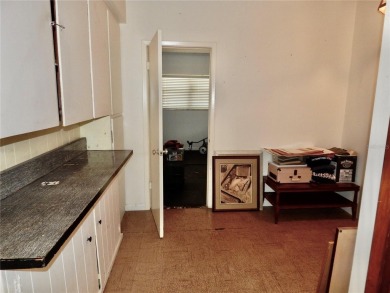 Charming 3-Bedroom, 2-Bath Home with Golf Course Views!
Welcome on Babe Zaharias Golf Course in Florida - for sale on GolfHomes.com, golf home, golf lot