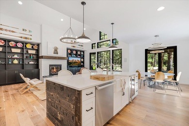 Discover bright modern luxury in Caldera Springs, Sunriver's on Sunriver Caldera Springs Golf Course in Oregon - for sale on GolfHomes.com, golf home, golf lot