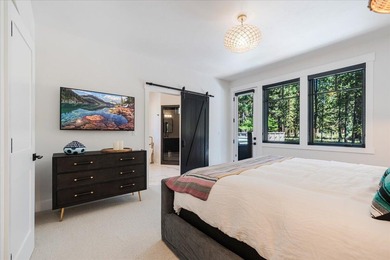 Discover bright modern luxury in Caldera Springs, Sunriver's on Sunriver Caldera Springs Golf Course in Oregon - for sale on GolfHomes.com, golf home, golf lot