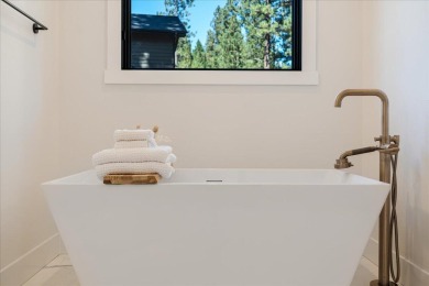 Discover bright modern luxury in Caldera Springs, Sunriver's on Sunriver Caldera Springs Golf Course in Oregon - for sale on GolfHomes.com, golf home, golf lot