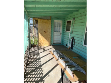 This charming two bedroom, one bath cottage is close to schools on Scott Schriener Municipal Golf Course in Texas - for sale on GolfHomes.com, golf home, golf lot