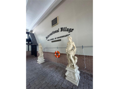 For Sale - Spacious 1 Bed / 1.5 Bath Condo in International on Inverrary Country Club in Florida - for sale on GolfHomes.com, golf home, golf lot