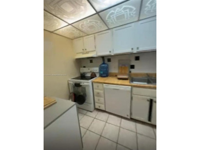 For Sale - Spacious 1 Bed / 1.5 Bath Condo in International on Inverrary Country Club in Florida - for sale on GolfHomes.com, golf home, golf lot