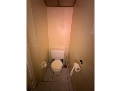 For Sale - Spacious 1 Bed / 1.5 Bath Condo in International on Inverrary Country Club in Florida - for sale on GolfHomes.com, golf home, golf lot