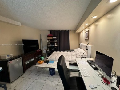 For Sale - Spacious 1 Bed / 1.5 Bath Condo in International on Inverrary Country Club in Florida - for sale on GolfHomes.com, golf home, golf lot