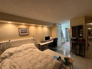 For Sale - Spacious 1 Bed / 1.5 Bath Condo in International on Inverrary Country Club in Florida - for sale on GolfHomes.com, golf home, golf lot