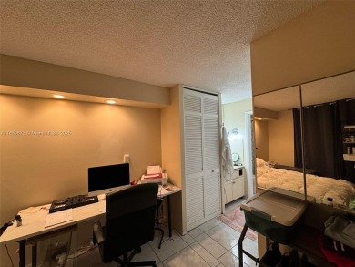 For Sale - Spacious 1 Bed / 1.5 Bath Condo in International on Inverrary Country Club in Florida - for sale on GolfHomes.com, golf home, golf lot