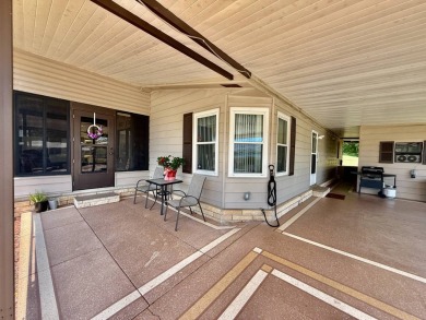Home is located in Water Oak Country Club Estates in Lady Lake on Water Oak Country Club Estates in Florida - for sale on GolfHomes.com, golf home, golf lot