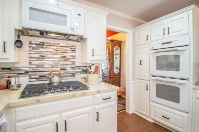 Your new home in the original Lakeridge Country Club community on LakeRidge Country Club in Texas - for sale on GolfHomes.com, golf home, golf lot