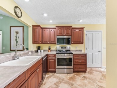 TURNKEY, BEAUTIFULLY FURNISHED  MOVE-IN READY - GOLF CART on The Links of Spruce Creek in Florida - for sale on GolfHomes.com, golf home, golf lot