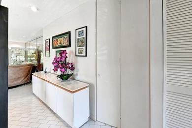 Welcome to this light & bright convertible 3 bedroom, 2 bathroom on Hunters Run Golf and Country Club in Florida - for sale on GolfHomes.com, golf home, golf lot