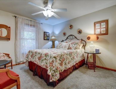 Discover this charming home in an active, quiet community.  As on Diamondhead Golf and Country Club in Arkansas - for sale on GolfHomes.com, golf home, golf lot