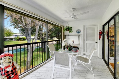 Welcome to this light & bright convertible 3 bedroom, 2 bathroom on Hunters Run Golf and Country Club in Florida - for sale on GolfHomes.com, golf home, golf lot