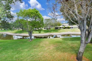 Welcome to this light & bright convertible 3 bedroom, 2 bathroom on Hunters Run Golf and Country Club in Florida - for sale on GolfHomes.com, golf home, golf lot