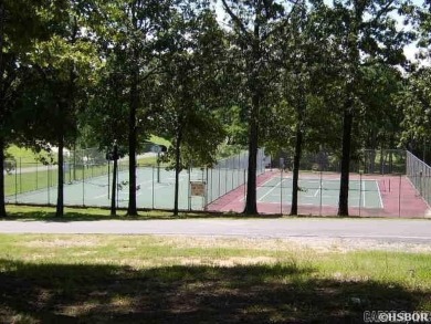 Discover this charming home in an active, quiet community.  As on Diamondhead Golf and Country Club in Arkansas - for sale on GolfHomes.com, golf home, golf lot