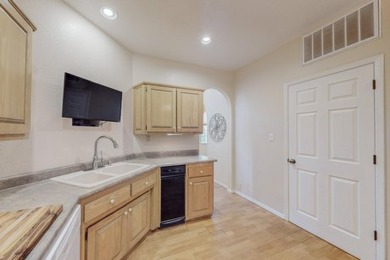 Come see this amazing Hinkle townhome in the highly sought-after on Tanoan Country Club in New Mexico - for sale on GolfHomes.com, golf home, golf lot