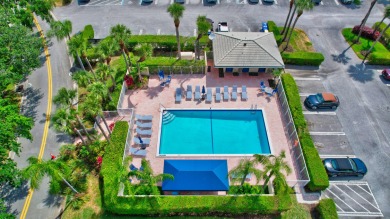 Welcome to this light & bright convertible 3 bedroom, 2 bathroom on Hunters Run Golf and Country Club in Florida - for sale on GolfHomes.com, golf home, golf lot
