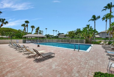 Welcome to this light & bright convertible 3 bedroom, 2 bathroom on Hunters Run Golf and Country Club in Florida - for sale on GolfHomes.com, golf home, golf lot