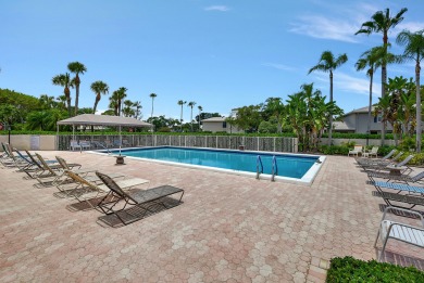 Welcome to this light & bright convertible 3 bedroom, 2 bathroom on Hunters Run Golf and Country Club in Florida - for sale on GolfHomes.com, golf home, golf lot