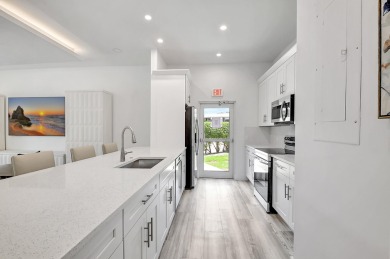 Welcome to this light & bright convertible 3 bedroom, 2 bathroom on Hunters Run Golf and Country Club in Florida - for sale on GolfHomes.com, golf home, golf lot