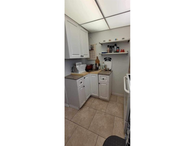 Well maintained condo 1 bedroom, 1 bath. First floor and corner on Sunrise Lakes Phase III in Florida - for sale on GolfHomes.com, golf home, golf lot