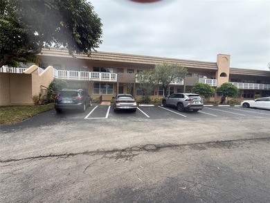 Well maintained condo 1 bedroom, 1 bath. First floor and corner on Sunrise Lakes Phase III in Florida - for sale on GolfHomes.com, golf home, golf lot