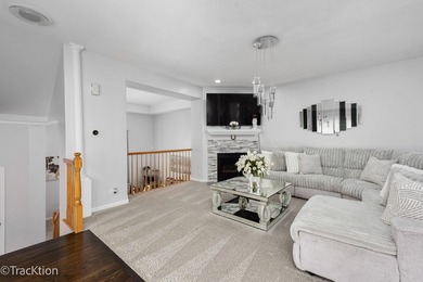 Largest River Bend end-unit townhome with 3 levels of living on River Bend Golf Club in Illinois - for sale on GolfHomes.com, golf home, golf lot