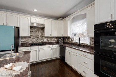 Largest River Bend end-unit townhome with 3 levels of living on River Bend Golf Club in Illinois - for sale on GolfHomes.com, golf home, golf lot