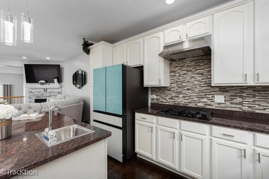 Largest River Bend end-unit townhome with 3 levels of living on River Bend Golf Club in Illinois - for sale on GolfHomes.com, golf home, golf lot