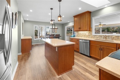 Sunshine fills this cheerful, move-in-ready one-level home on Keowee Key Golf and Country Club in South Carolina - for sale on GolfHomes.com, golf home, golf lot