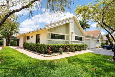Welcome to this beautifully updated 3 bed, 2 bath condo villa on Grande Oaks Golf Club in Florida - for sale on GolfHomes.com, golf home, golf lot