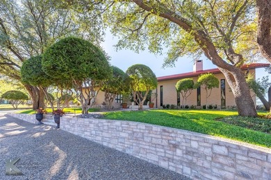 Stunning home on Fairway Oaks Country Club ACC South Course! on Abilene Country Club - South Course in Texas - for sale on GolfHomes.com, golf home, golf lot
