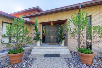 Stunning home on Fairway Oaks Country Club ACC South Course! on Abilene Country Club - South Course in Texas - for sale on GolfHomes.com, golf home, golf lot