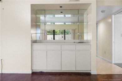 Welcome to penthouse-style living in Meadowood Golf  Tennis on Meadowood Golf and Tennis Club in Florida - for sale on GolfHomes.com, golf home, golf lot