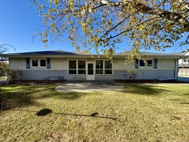 Meticulously maintained 3-bedroom ranch nestled on a spacious on Quit Qui Oc Golf Club in Wisconsin - for sale on GolfHomes.com, golf home, golf lot