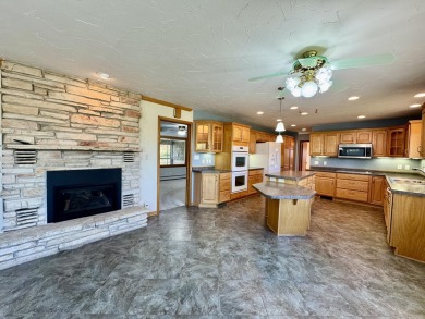 Meticulously maintained 3-bedroom ranch nestled on a spacious on Quit Qui Oc Golf Club in Wisconsin - for sale on GolfHomes.com, golf home, golf lot