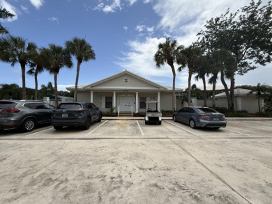 Beautiful 2BR/2BA home in WhiteHall at Camino Real, Boca Raton on The Country Club At Boca Raton in Florida - for sale on GolfHomes.com, golf home, golf lot