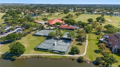 Welcome to penthouse-style living in Meadowood Golf  Tennis on Meadowood Golf and Tennis Club in Florida - for sale on GolfHomes.com, golf home, golf lot