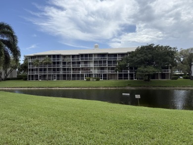 Beautiful 2BR/2BA home in WhiteHall at Camino Real, Boca Raton on The Country Club At Boca Raton in Florida - for sale on GolfHomes.com, golf home, golf lot
