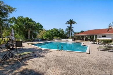 Welcome to penthouse-style living in Meadowood Golf  Tennis on Meadowood Golf and Tennis Club in Florida - for sale on GolfHomes.com, golf home, golf lot