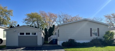 Welcome to this beautiful 4-bedroom, 2-bathroom mobile home on Golf Vista Estates Golf Course in Illinois - for sale on GolfHomes.com, golf home, golf lot